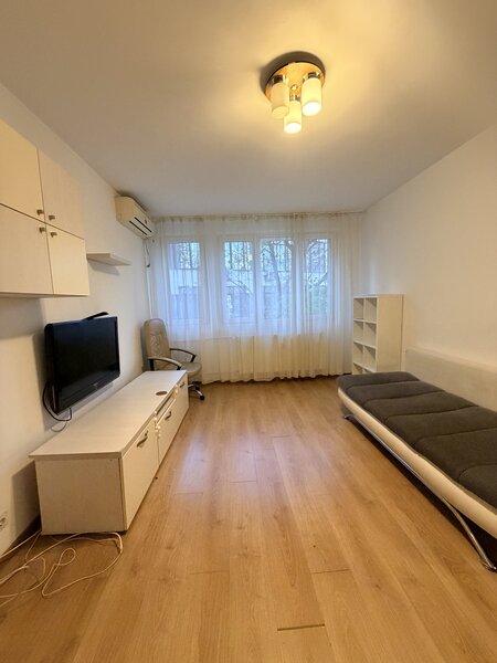 Dristor, 3 minute metrou, etajul 1, renovat.