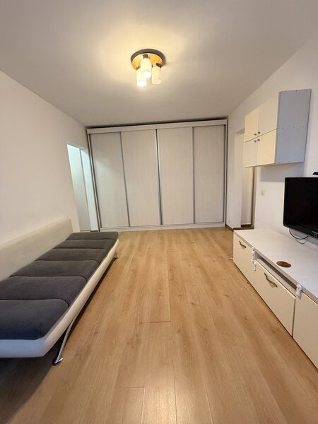 Dristor, 3 minute metrou, etajul 1, renovat.